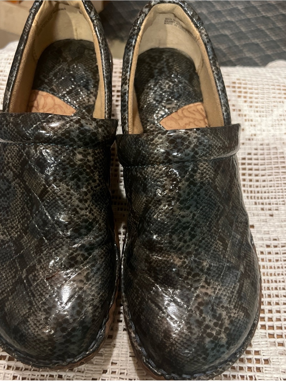 Bourne concept, woman, black patent size 8